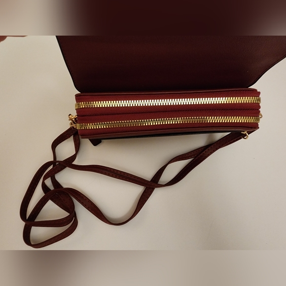 Vine Red Wallet Purse. Pre-loved In Excellent Condition - Picture 6 of 10